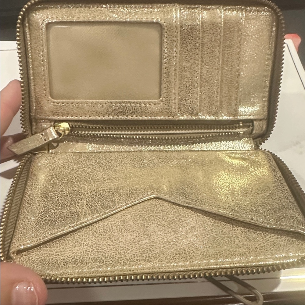 Fossil Metallic Gold Wristlet wallet - Picture 3 of 4